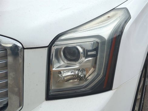 Used 2015 GMC Yukon XL Denali image 10