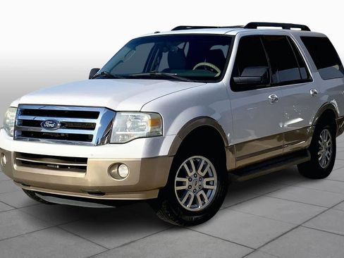 Used 2013 Ford Expedition XLT image 1