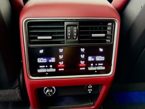 Used 2023 Porsche Cayenne Platinum Edition w/ Premium Package Plus (PIA) AWD/4WD image 27
