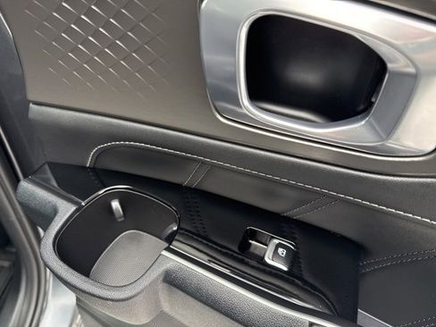 Used 2023 Kia Sorento SX image 47