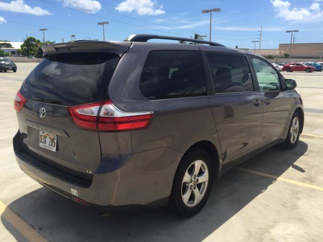 Used 2015 Toyota Sienna LE FWD image 4