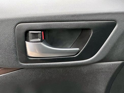 Used 2019 Toyota Highlander XLE AWD/4WD image 10