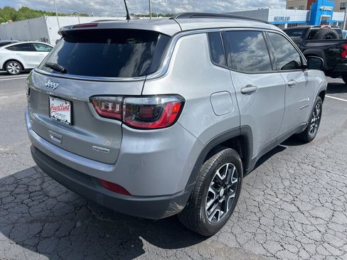 Used 2022 Jeep Compass Latitude AWD/4WD image 7