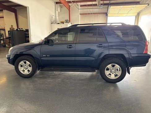 Used 2005 Toyota 4Runner SR5 w/ Preferred Accessory Pkg image 7