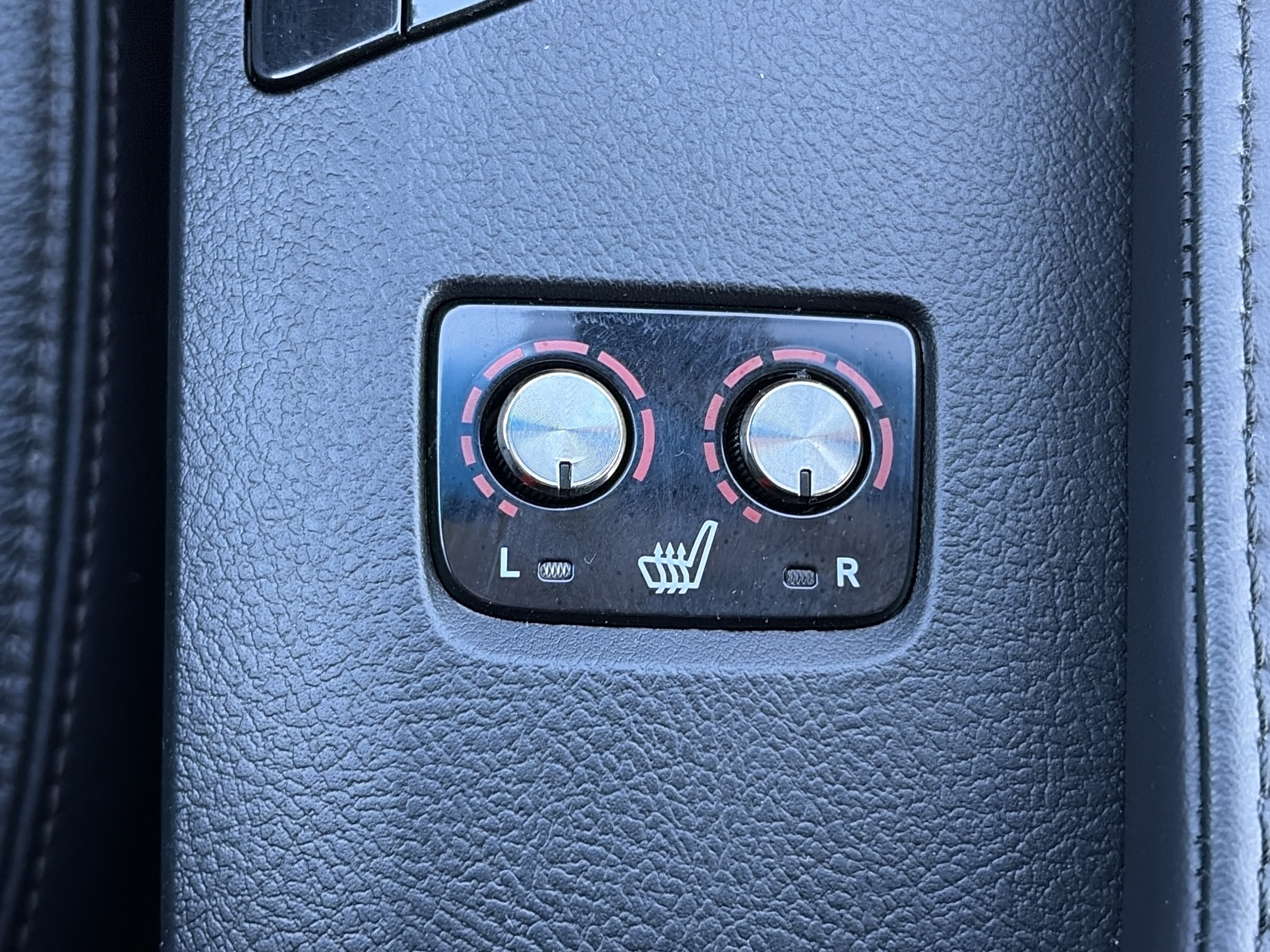 Used 2014 Toyota Avalon XLE Premium FWD image 32