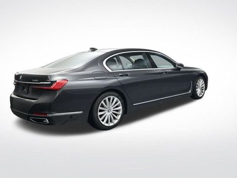 Used 2022 BMW 740i w/ Premium Package image 4