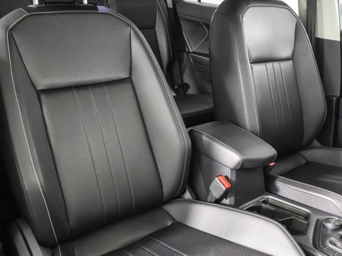 Used 2023 Volkswagen Tiguan SE image 43