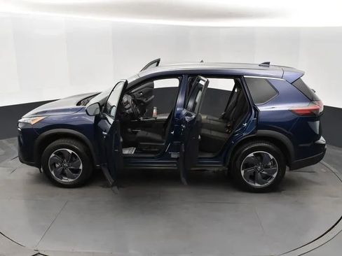Used 2024 Nissan Rogue SV FWD image 7