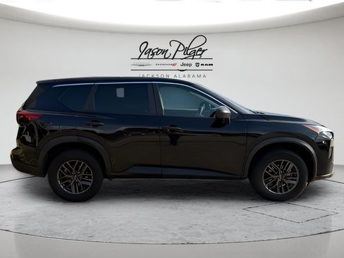 Used 2024 Nissan Rogue S FWD image 2