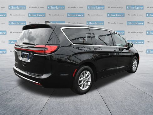 Used 2025 Chrysler Pacifica Select FWD image 6