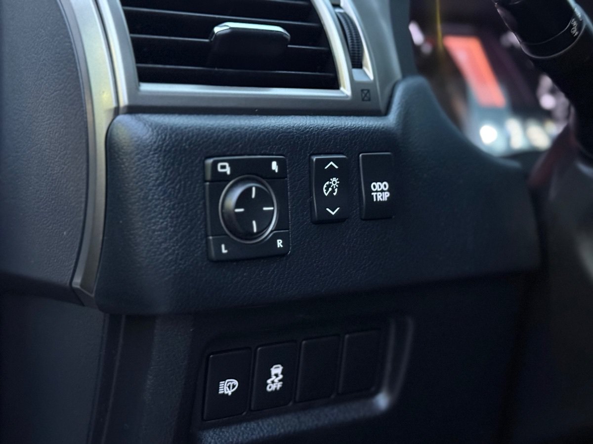 Used 2018 Lexus GX 460 Premium w/ Premium Package AWD/4WD image 13