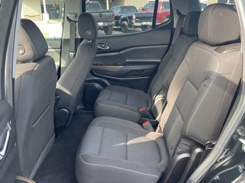 Used 2023 GMC Acadia SLE w/ Driver Convenience Package image 10