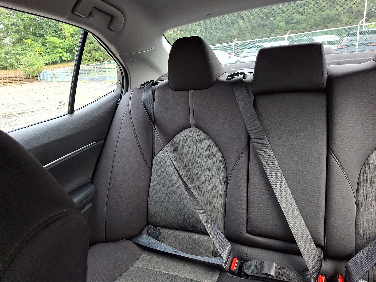Used 2019 Toyota Camry LE FWD image 18