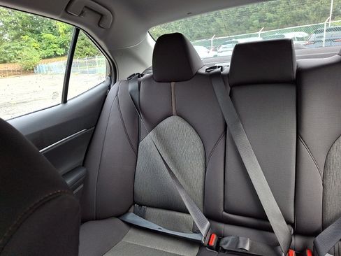 Used 2019 Toyota Camry LE FWD image 18