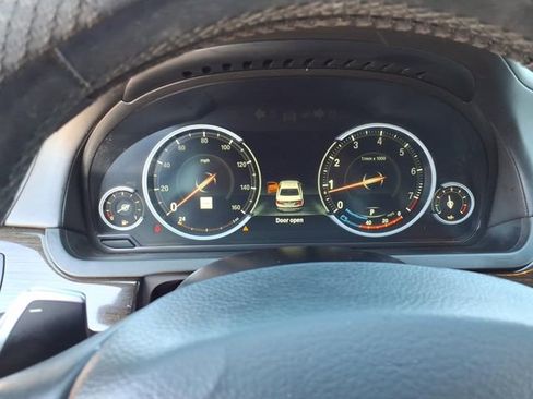Used 2015 BMW 750Li xDrive AWD/4WD image 8