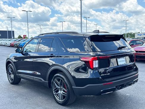 Used 2025 Ford Explorer ST-Line w/ ST-Line Street Pack AWD/4WD image 5