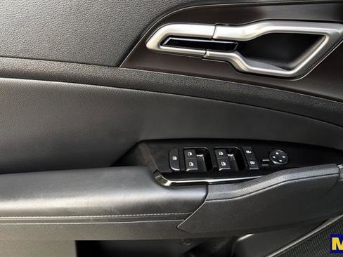 Used 2024 Kia Sportage EX image 11