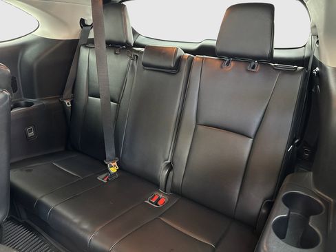 Used 2021 Toyota Highlander XLE FWD image 40