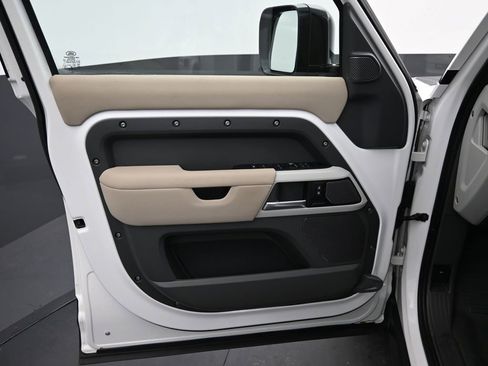 Used 2021 Land Rover Defender 110 SE image 20