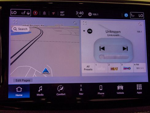 Used 2024 Chrysler Pacifica Limited FWD image 26