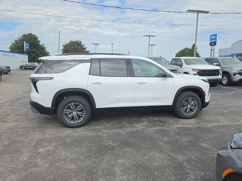 New 2027 Chevrolet Traverse LT w/ Driver Confidence Package FWD image 9