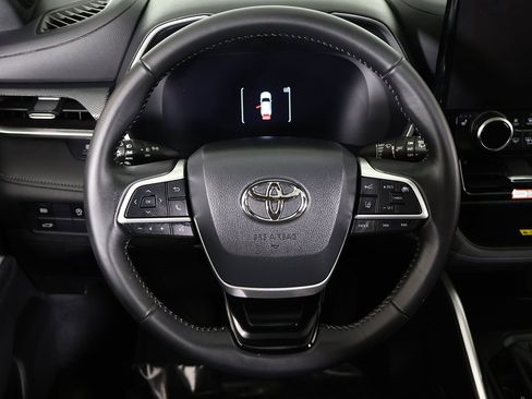 Used 2025 Toyota Highlander XSE image 44