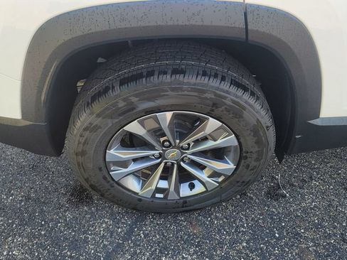 New 2026 Chevrolet Equinox LT w/ Convenience Package II FWD image 13