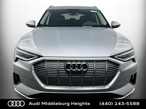 Used 2021 Audi e-tron Premium Plus w/ Premium Plus Package image 2