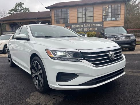 Used 2021 Volkswagen Passat 2.0T SE image 1
