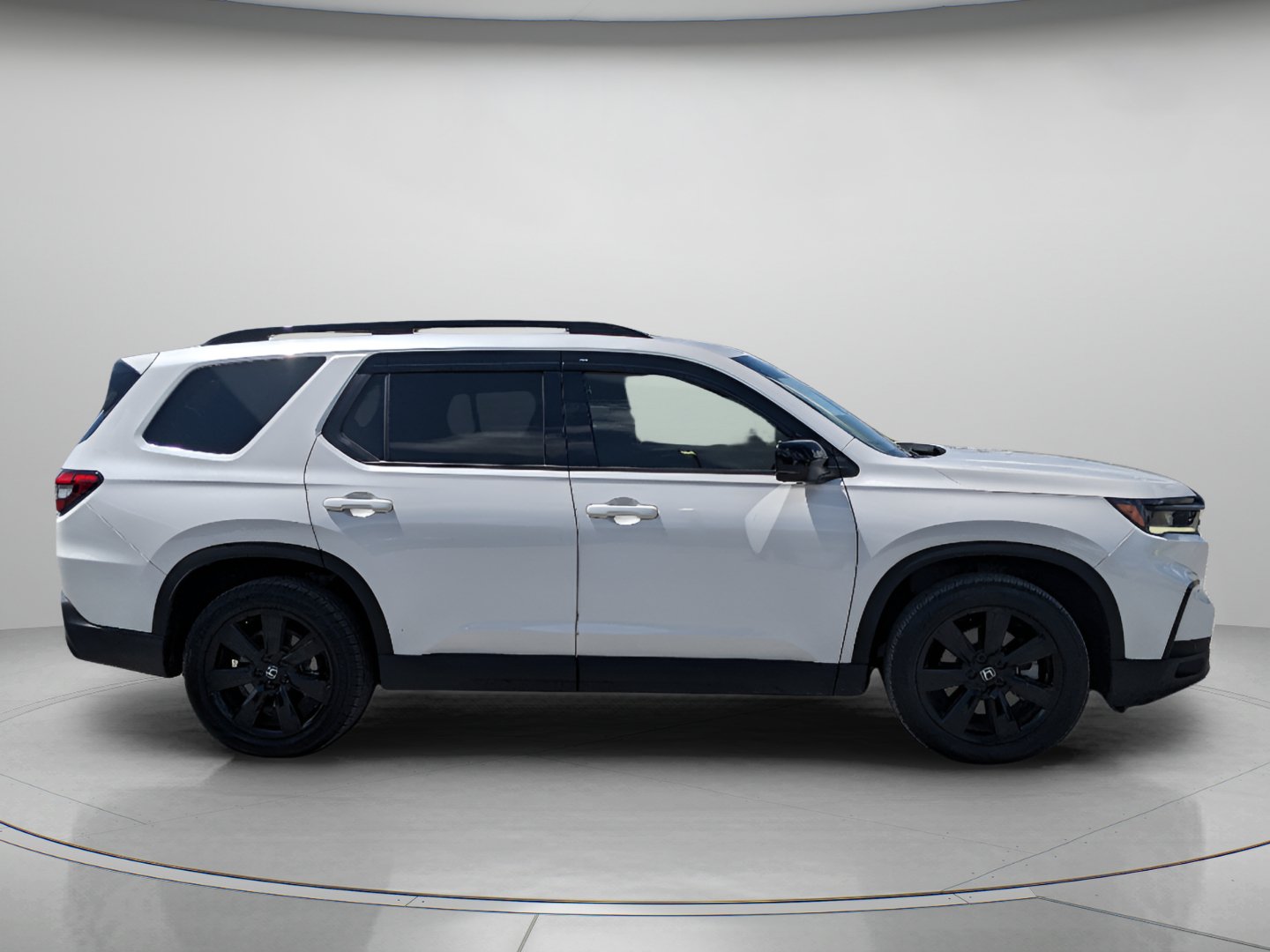 Used 2025 Honda Pilot Black Edition image 9