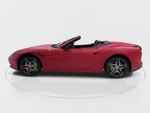 Used 2016 Ferrari California T image 7