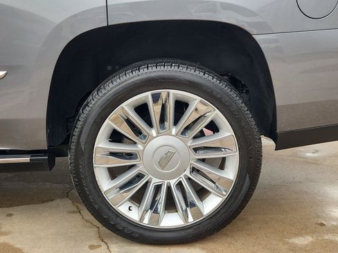 Certified 2018 Cadillac Escalade Platinum AWD/4WD image 34