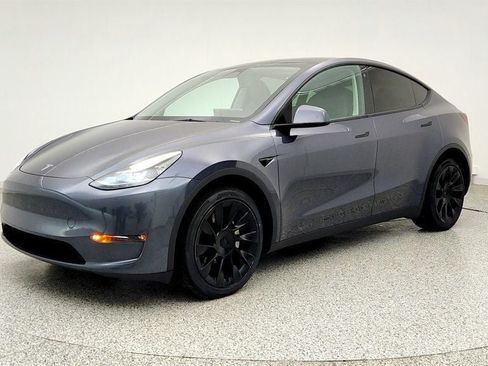 Used 2023 Tesla Model Y Long Range AWD/4WD image 1