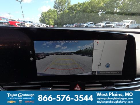 Used 2025 Hyundai Elantra SEL FWD image 22