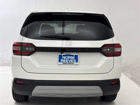 New 2025 Honda Pilot EX-L image 8