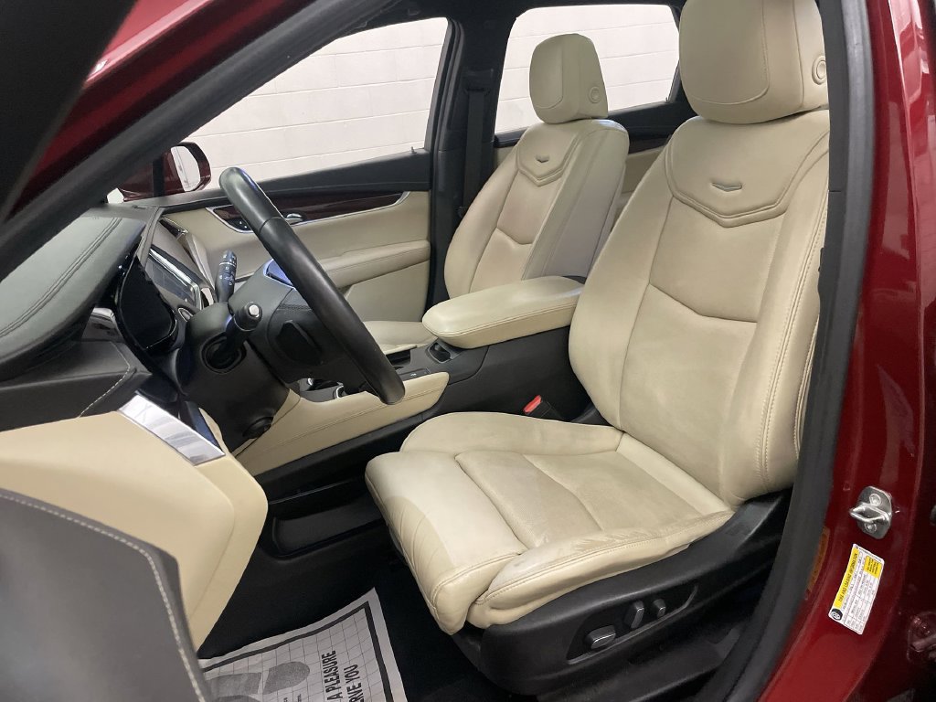 Used 2017 Cadillac XT5 Luxury w/ Driver Awareness Package FWD image 13