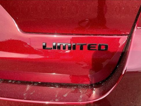 Used 2025 Jeep Grand Cherokee L Limited w/ Luxury Tech Group II image 24