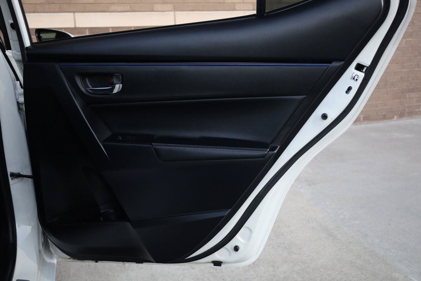 Used 2017 Toyota Corolla SE w/ Body Protection Package FWD image 22