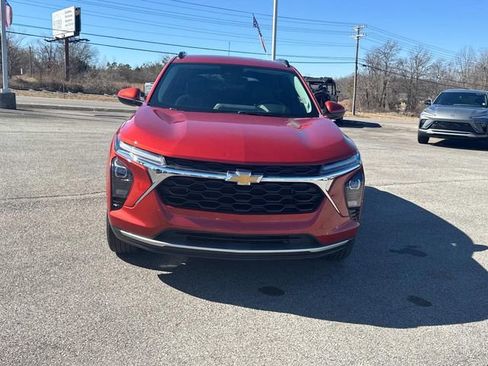 Certified 2024 Chevrolet Trax LT w/ Driver Confidence Package image 11