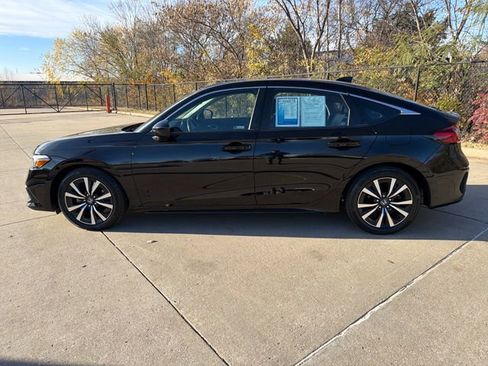 Used 2024 Honda Civic EX-L image 2