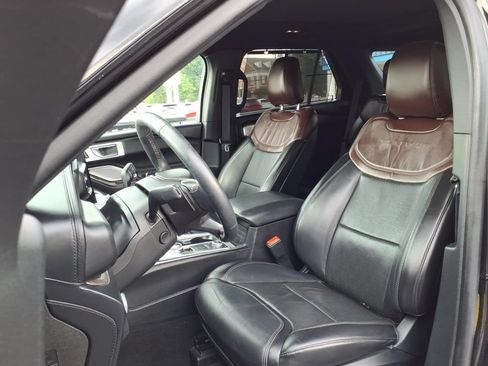 Used 2020 Ford Explorer Platinum w/ Premium Technology Package AWD/4WD image 4