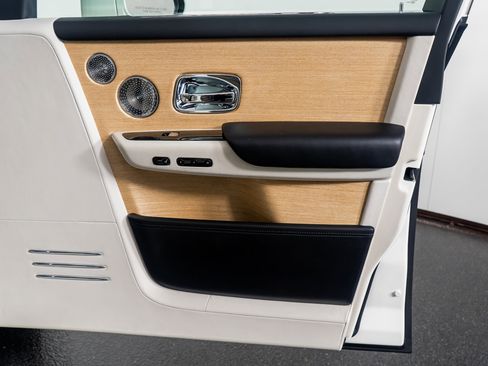 Used 2019 Rolls-Royce Phantom Sedan image 50