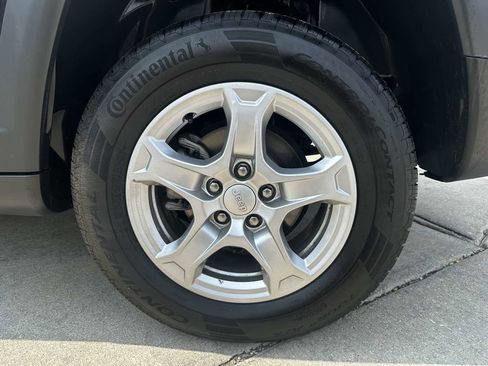 Used 2022 Jeep Compass Sport image 8