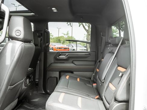 Used 2024 GMC Sierra 2500 AT4 w/ AT4 Preferred Package AWD/4WD image 26