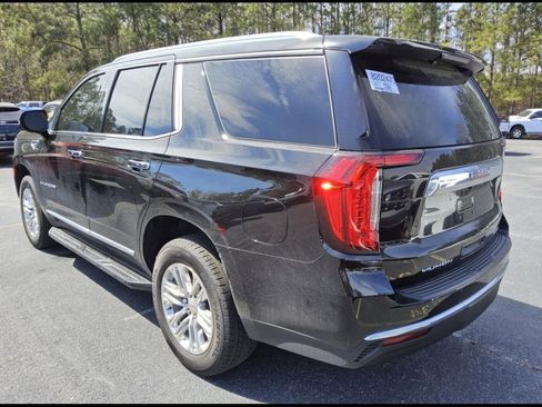 Used 2024 GMC Yukon SLT w/ SLT Luxury Package image 2