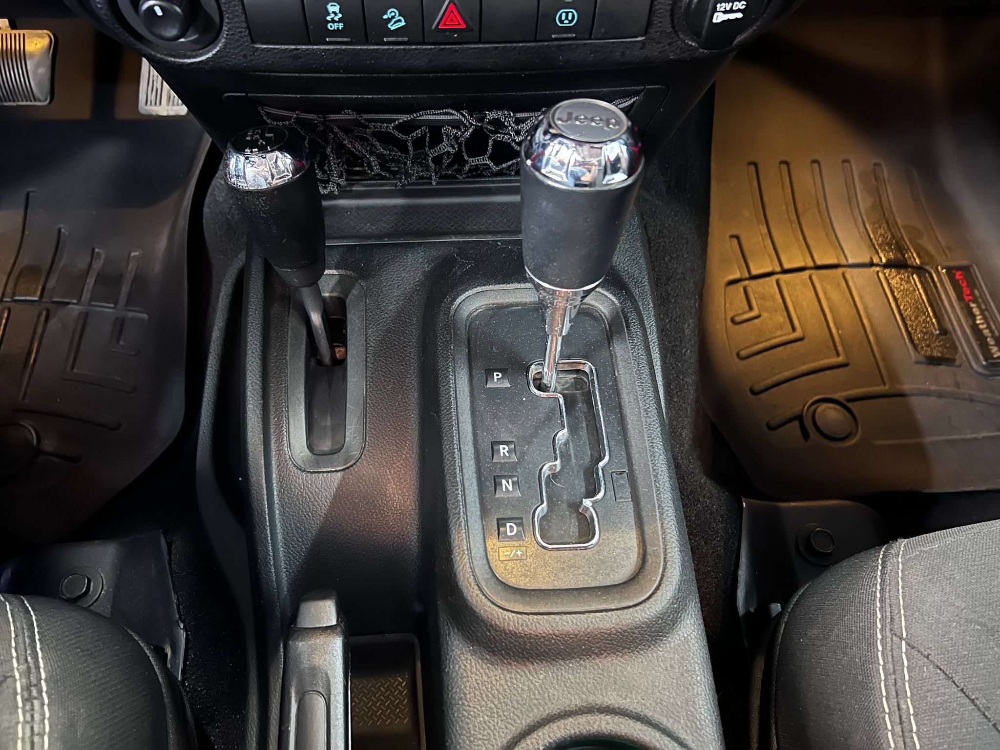 Used 2017 Jeep Wrangler Unlimited Rubicon w/ Connectivity Group AWD/4WD image 13