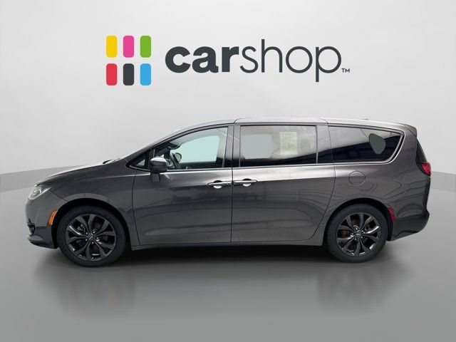 Used 2020 Chrysler Pacifica Touring w/ S Appearance Package FWD image 2