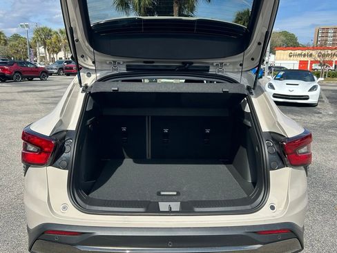 New 2026 Chevrolet Trax ACTIV w/ Sunroof Package FWD image 11