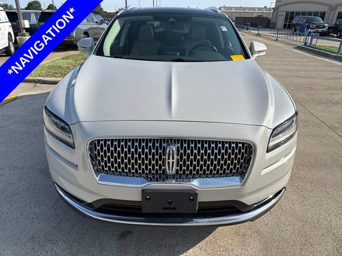 Used 2022 Lincoln Nautilus Reserve AWD/4WD image 2