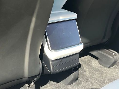 Used 2023 Tesla Model X image 32